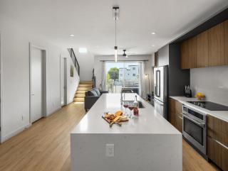 Hush House - Hot Tub - Heart of Old Town - 8