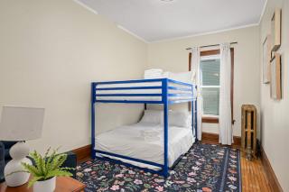 Bde Maka Stay - Classic 5 BR Heart of Uptown - Hennepin & Lyndale - Close to Lakes - 2