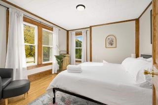Bde Maka Stay - Classic 5 BR Heart of Uptown - Hennepin & Lyndale - Close to Lakes - 5
