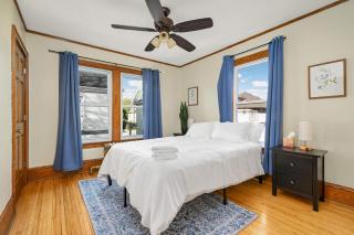 Bde Maka Stay - Classic 5 BR Heart of Uptown - Hennepin & Lyndale - Close to Lakes - 4