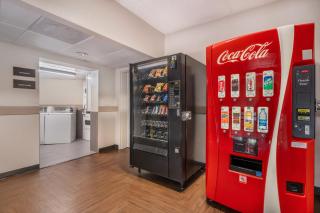 Red Roof Inn Houston Brookhollow - 2