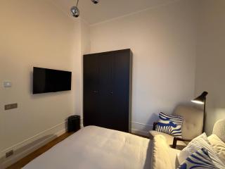 Stylish Apartment in Historic Villa Doll, City Center - 8