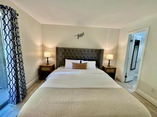 The Charming Condo First Floor, Patio, And Pool - 8