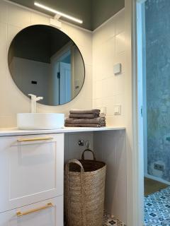 Stylish Apartment in Historic Villa Doll, City Center - 7