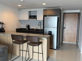 Moderno departamento con vista a Santa Lucía, Mty - 1