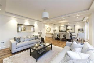 Beautiful 4 Bedroom Flat - 9