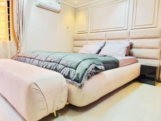 Rare Luxury 2bed guest house with private garden close to airport - 8