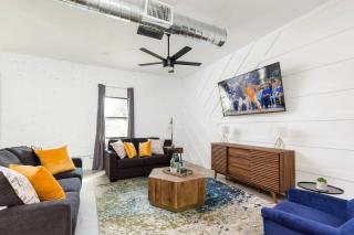 Synergy - Pool Table - In the Middle of Old Town! - 8