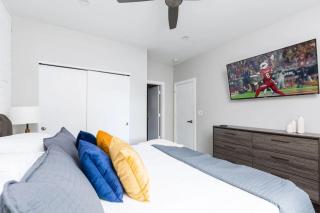 Synergy - Pool Table - In the Middle of Old Town! - 2