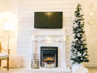 Chic flat close to Edinburgh, Airport, & Zoo - 0