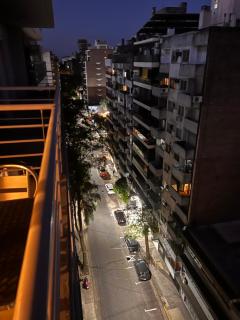 Monoambiente amplio con dos balcones a 1 cuadra de Av Pellegrini - 5