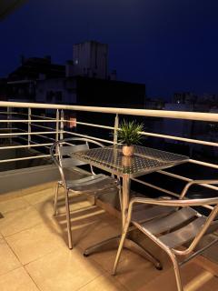 Monoambiente amplio con dos balcones a 1 cuadra de Av Pellegrini - 4