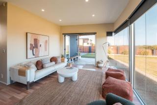 Tahiti Haven Ocean Front Modern Family Escape - 5