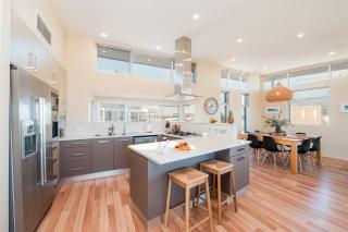 Tahiti Haven Ocean Front Modern Family Escape - Middleton - 4