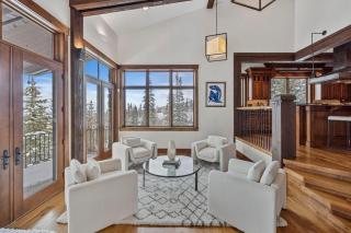 Silver Horse at The Colony - 1