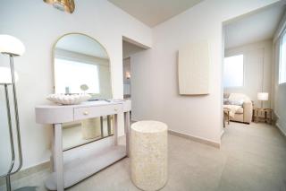 VillaMar Studios Unit 1 by beach & Airport NEW - 4