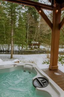 Riverfront Luxury Cabin-Hot Tub-EV-Deluxe Kitchen - 5