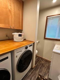 Riverfront Luxury Cabin-Hot Tub-EV-Deluxe Kitchen - 4