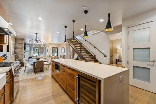 Main Street Modern at Old Town - 4