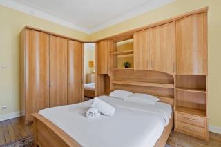 Cozy 3BR Townhome Walk to City Center & Park Free - 9