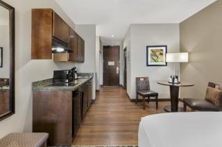 Best Western Plus Williston Hotel & Suites - 6