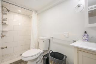 City Apt • 20 Mins to Manhattan • Easy NYC Access - 5