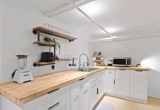 City Apt • 20 Mins to Manhattan • Easy NYC Access - 3