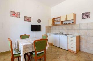 One-Bedroom Apartment Crikvenica near Sea 3 - 6