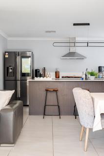 Modern Bassendean Abode - 4