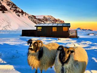 Sky Retreat & Private Jacuzzi - 9