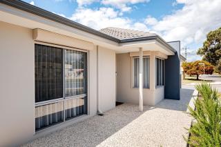 Modern Bassendean Abode - 9