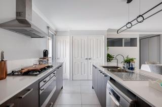 Modern Bassendean Abode - 1