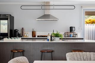 Modern Bassendean Abode - 6