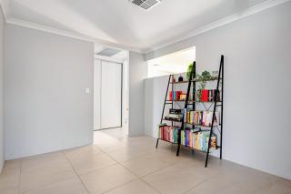 Modern Bassendean Abode - 6