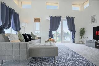 Stylish 2 Bedroom Duplex Apartment - Close to City Centre - Balcony, Free Parking, Self-Check-In, Fast Wifi & Smart TVs by Yoko Property - 9