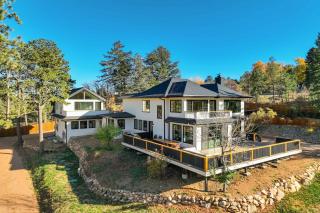 The Mesa House! Luxe Mountain Home near The Broadmoor - 0