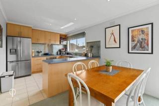 Peacehaven on Orton Street- 350m to the beach! - 5