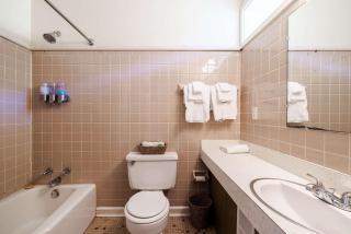 The Billy Motel Double Room with Retro Charm - 1