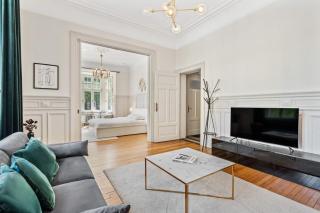 Sleek and Sophisticated in Prime Location - 6