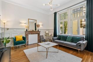 Sleek and Sophisticated in Prime Location - 9