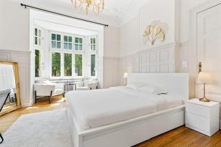 Sleek and Sophisticated in Prime Location - 8