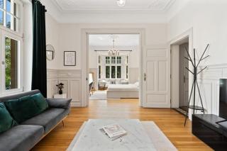 Sleek and Sophisticated in Prime Location - 4