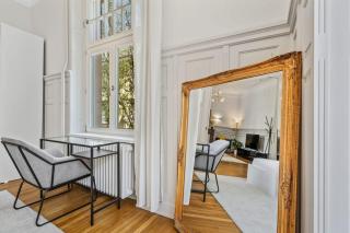 Sleek and Sophisticated in Prime Location - 3