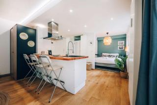 Cozy Central Studio with Private Terrace - 9