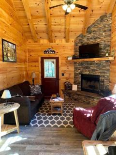 Woodland Cabin Rental near High Bridge Trail State Park in Prince Edward County, Virginia - 3
