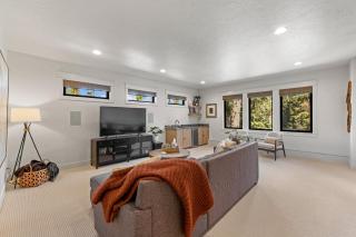 Fox & the Fairway- On the golf course in Spring Mtn Ranch w/ AC & club access - 3