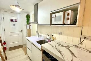 Minimalist Spot for Couples with PS4, Netlix and Instax - 2