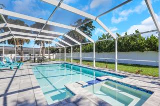 Marco Island Pool, Spa Getaway Fenced Pet Friendly - 8