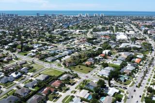 Marco Island Pool, Spa Getaway Fenced Pet Friendly - 3