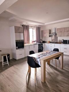 3 bedroom apartment - walk to the beach - 4